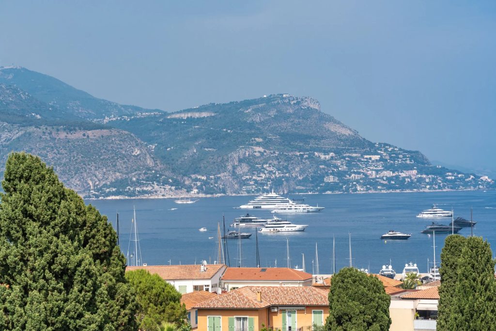 86042408 – Charming Studio with small Sea view in a Prestigious Residence