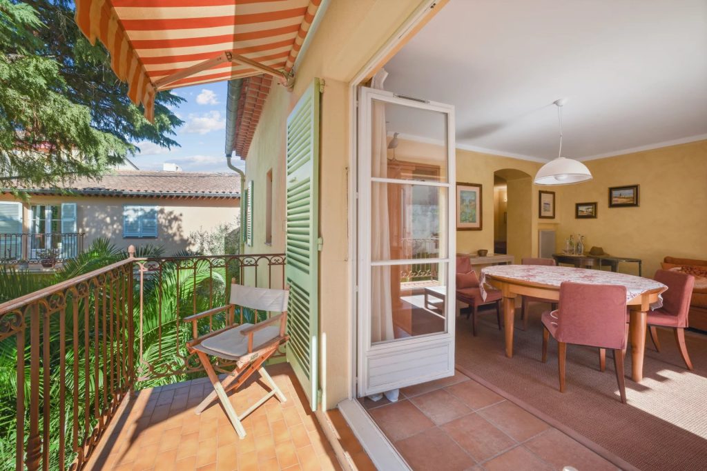 86369240 – Appartement 3 chambres en centre-ville avec trois balcons