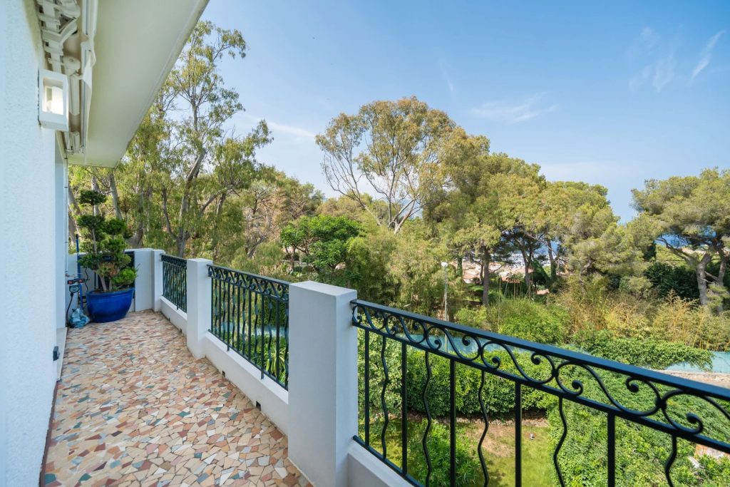 86042562 – Elegant luxury apartment with sea view