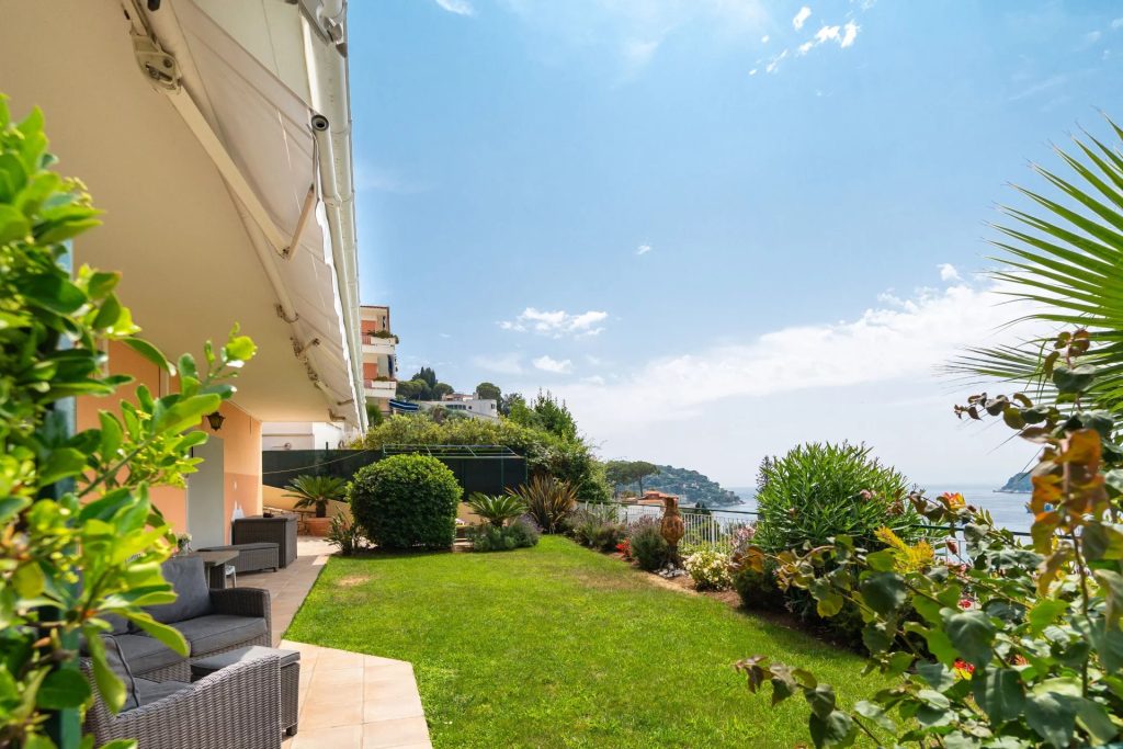 86042319 – 3-bedroom apartment with large garden and sea views