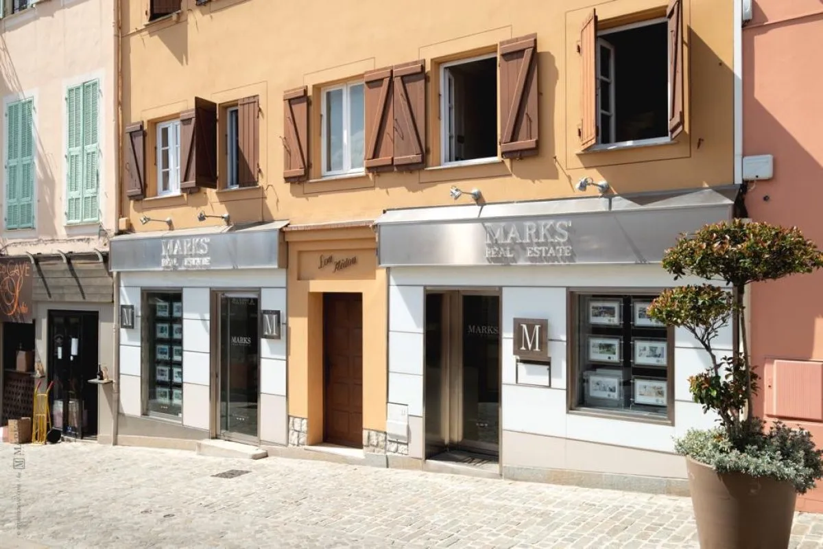 Tailored real estate agency
on the French Riviera.