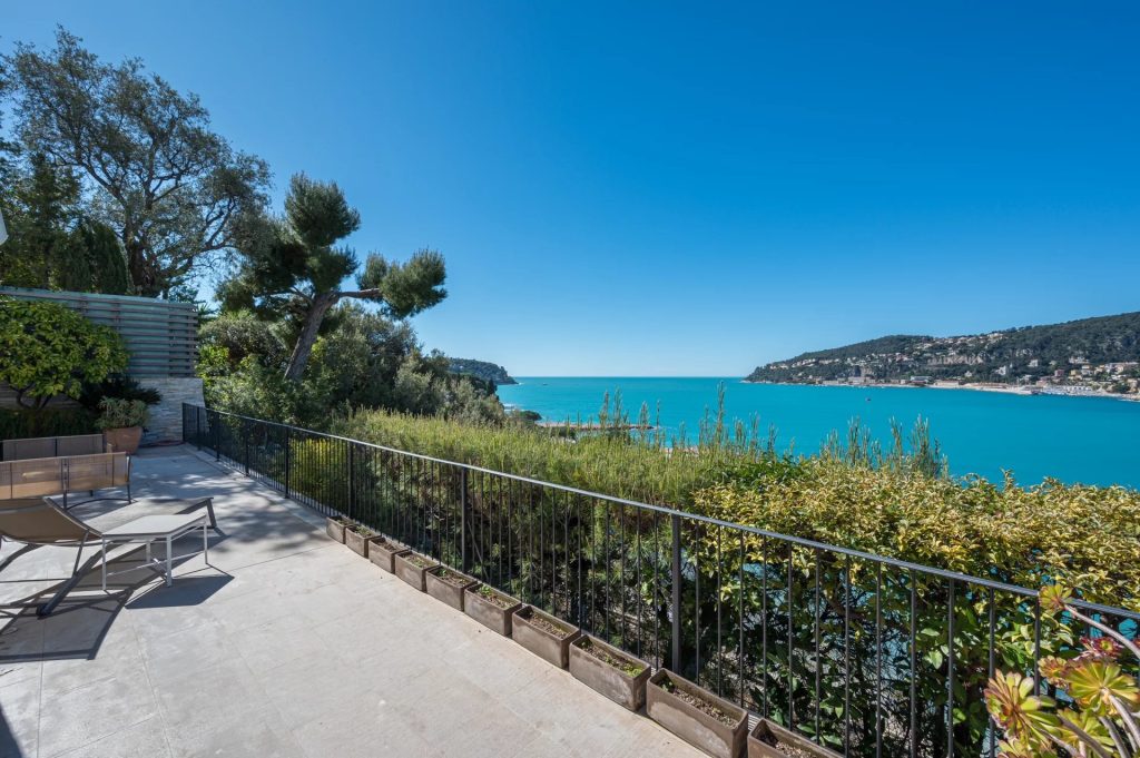 85304149 – Semi-detached 5 bedroom villa with sea views