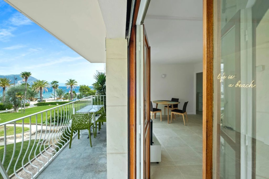 7442914 – Refurbished central apartment nearby the beach