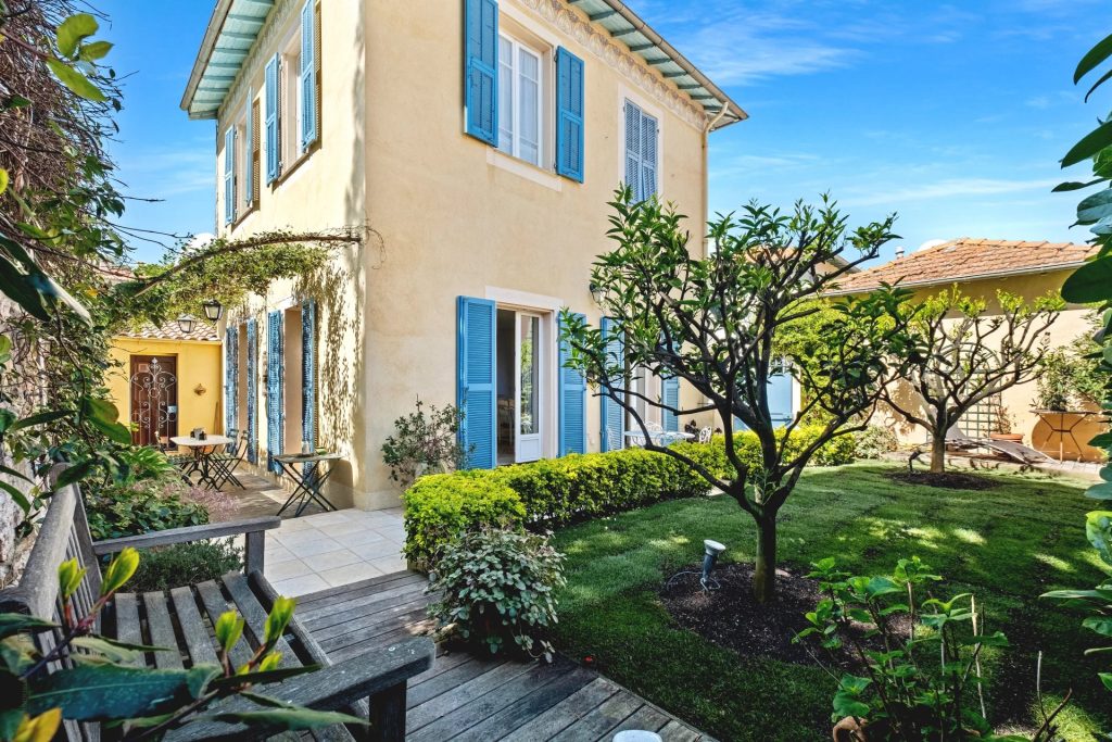 82736791 – Picturesque 2-bedroom village house with garden