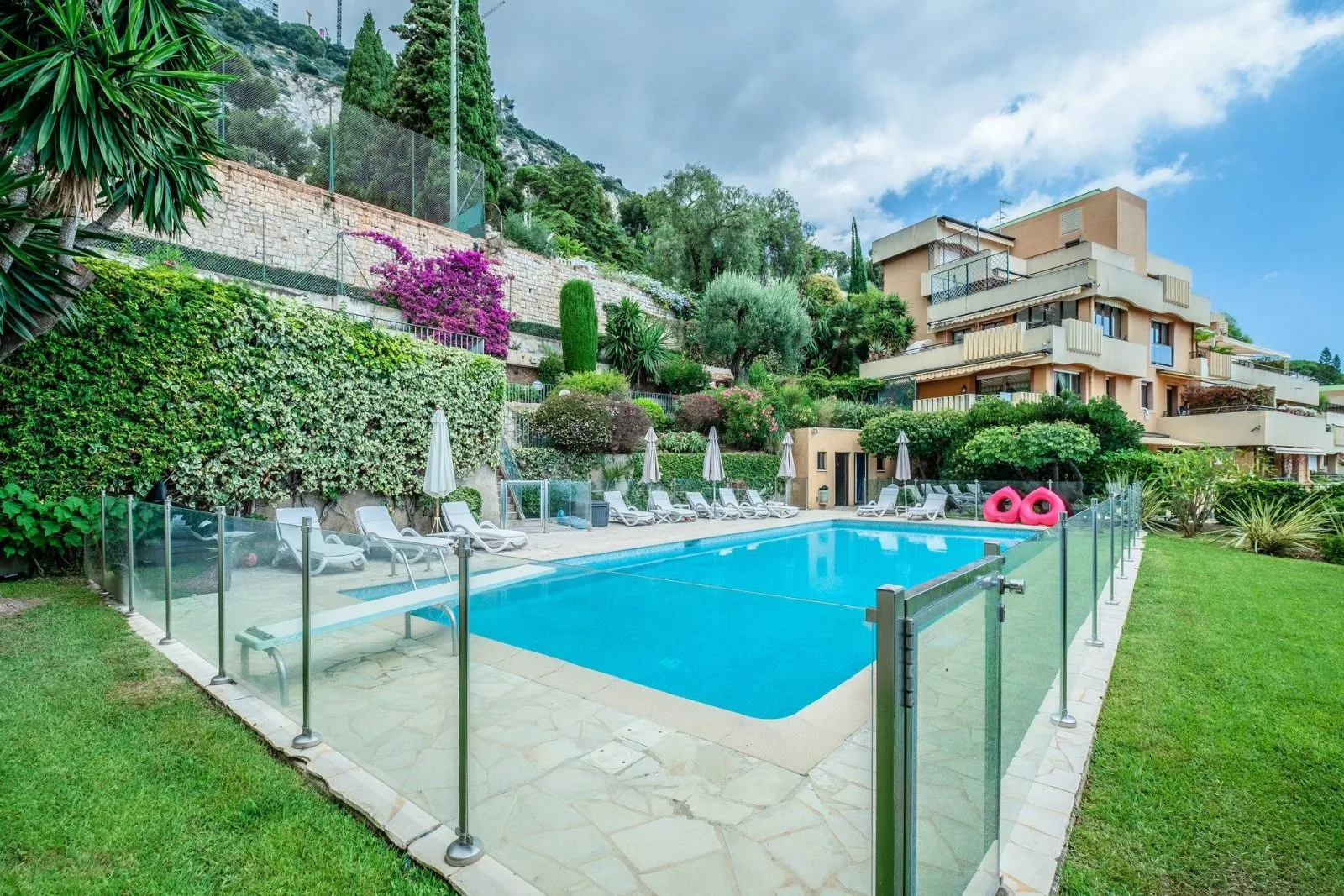 Marks Real Estate successfully sells two penthouse apartments at Country Park