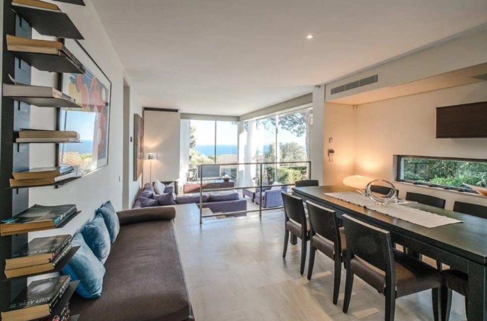 612cbbb267f525a6aa16172fc4a143a1_02f18a6dca_984-original