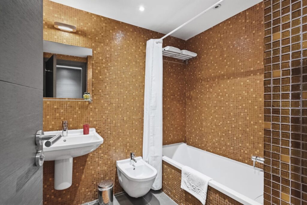 61bf3357f213892f47a3050527083eb2_359364104d_1920-original