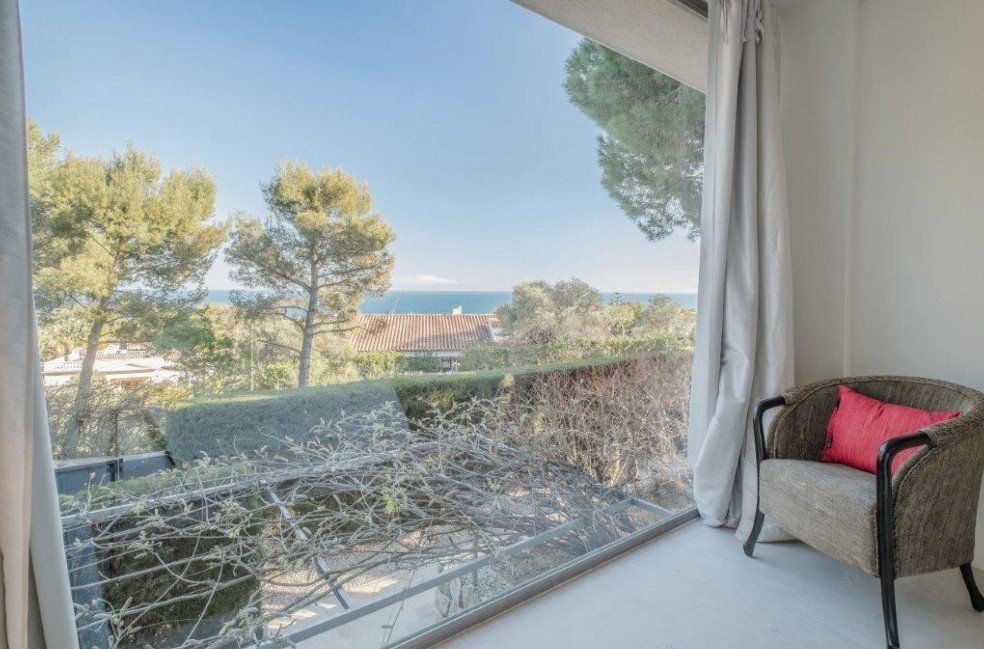 992e6e8487e0d94b11022ca3d6b04e34_42739a3ecd_984-original