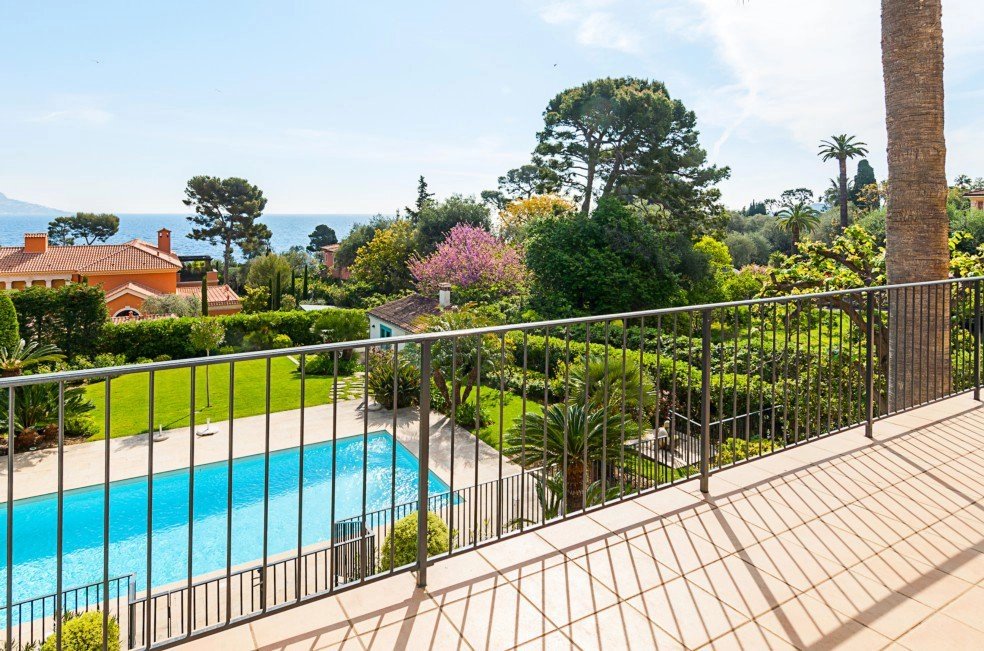 a3c4da666c085892b640f4c48ca4a540_75ee6cecb7_984-original