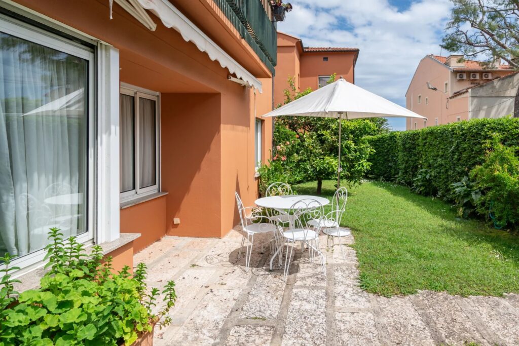 85969191 – LOCATION – Appartement avec terrasse et jardin