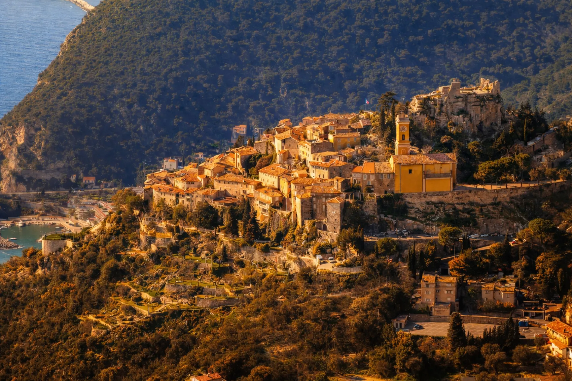 Apartments for rent in Èze