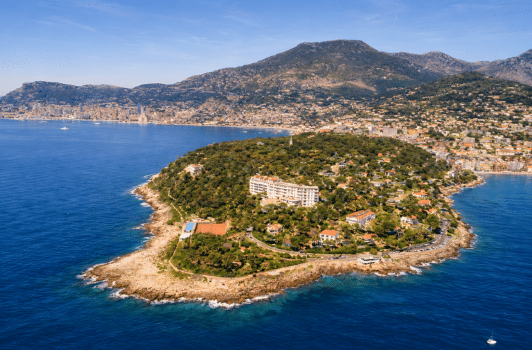 Discover the neighborhood of Roquebrune-Cap-Martin