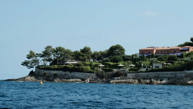 Saint-Hospice in Cap-Ferrat: history, coastline and one of the peninsula’s most atmospheric settings