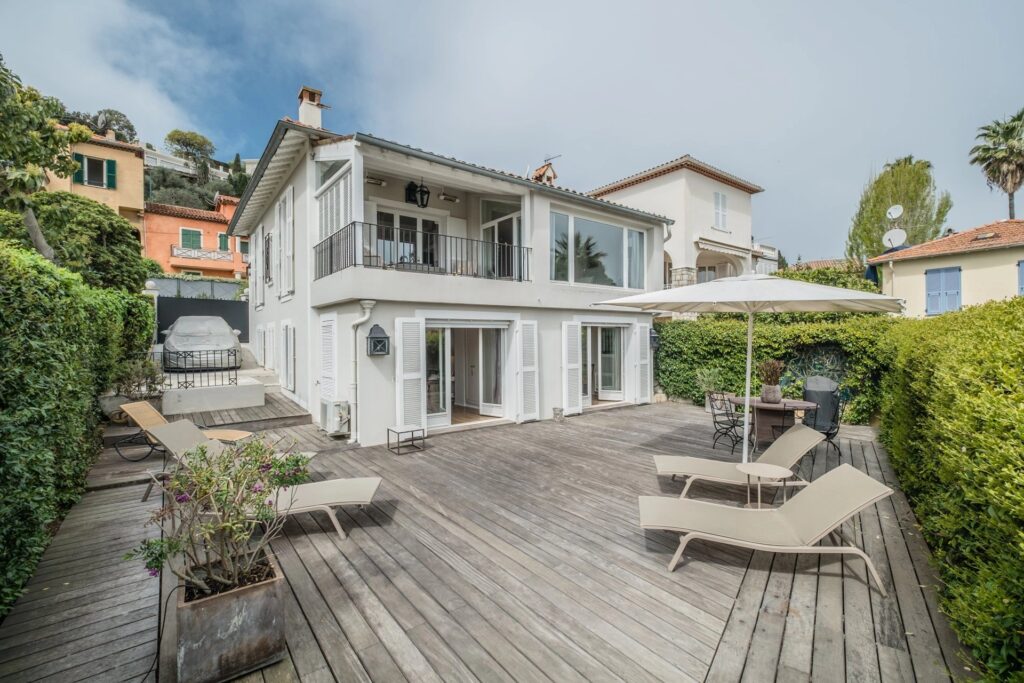 1071625 – Charming village-house with sea-views