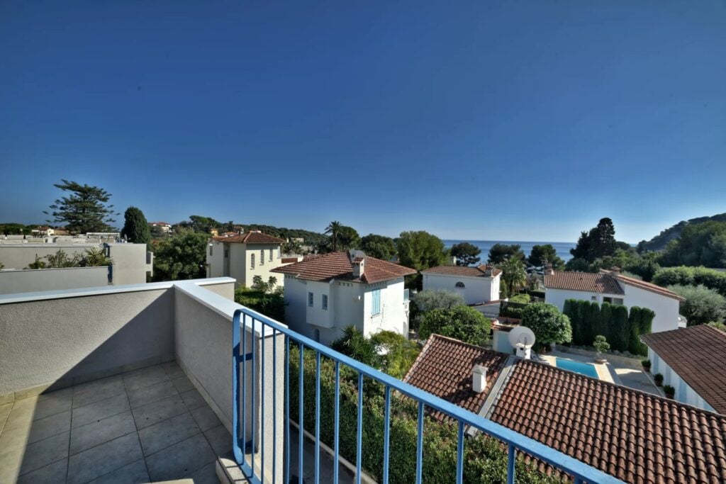 87112656 – Appartement en triplex avec terrasse sur le toit et vue sur la mer à Saint-Jean-Cap-Ferrat