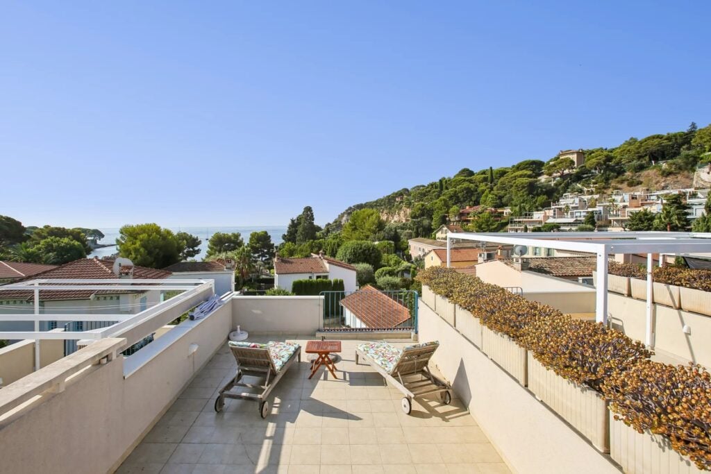 87112656 – Appartement en triplex avec terrasse sur le toit et vue sur la mer à Saint-Jean-Cap-Ferrat