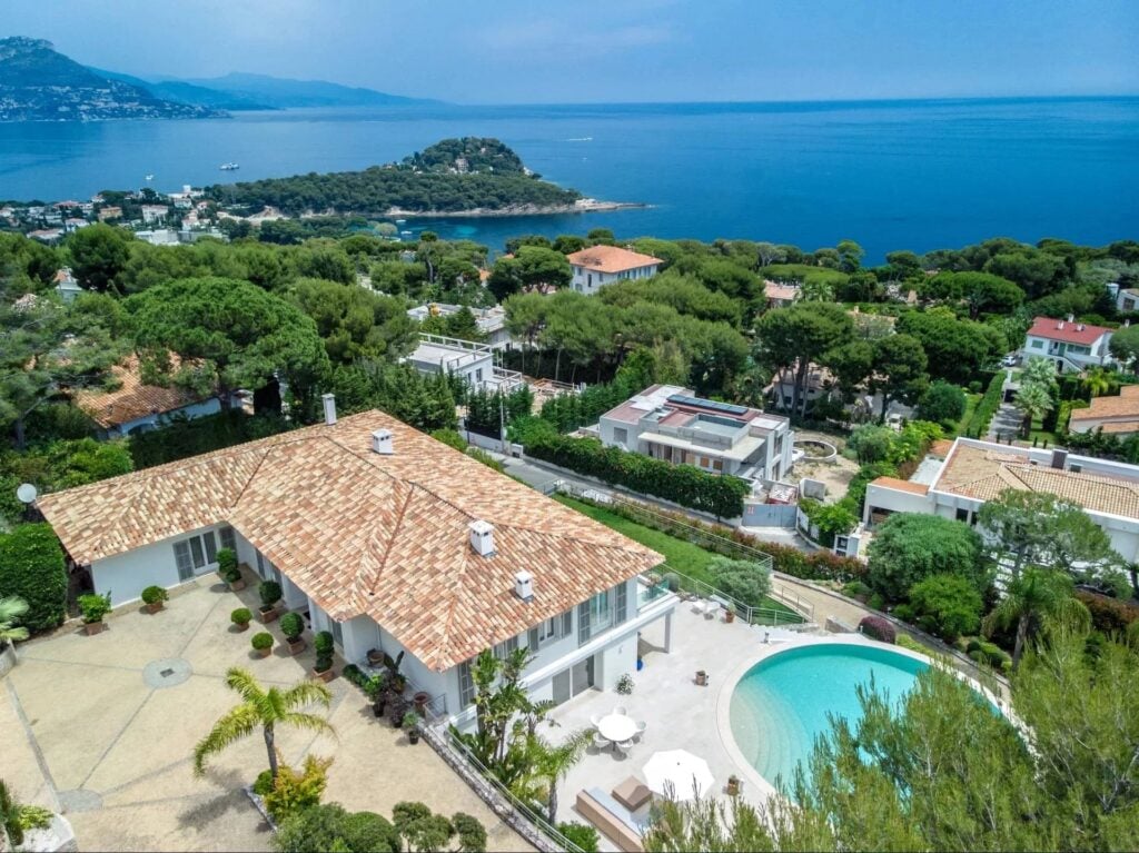 1071579 – Renovated Mediterranean villa with panoramic sea views and guest house