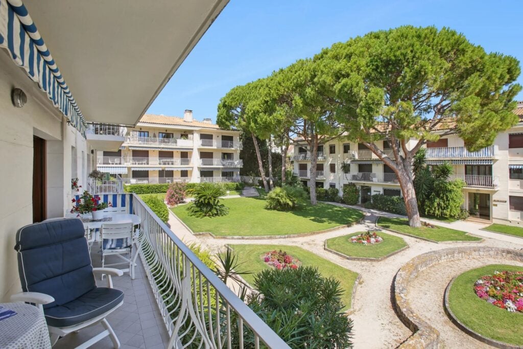 87120238 – Appartement 4 pièces traversant avec vue mer au cœur du village de Saint-Jean-Cap-Ferrat