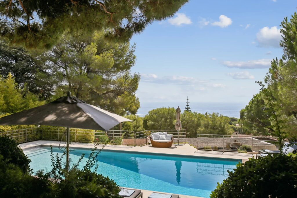1071566 – Contemporary 5-bedroom villa with sea views in Saint-Jean-Cap-Ferrat