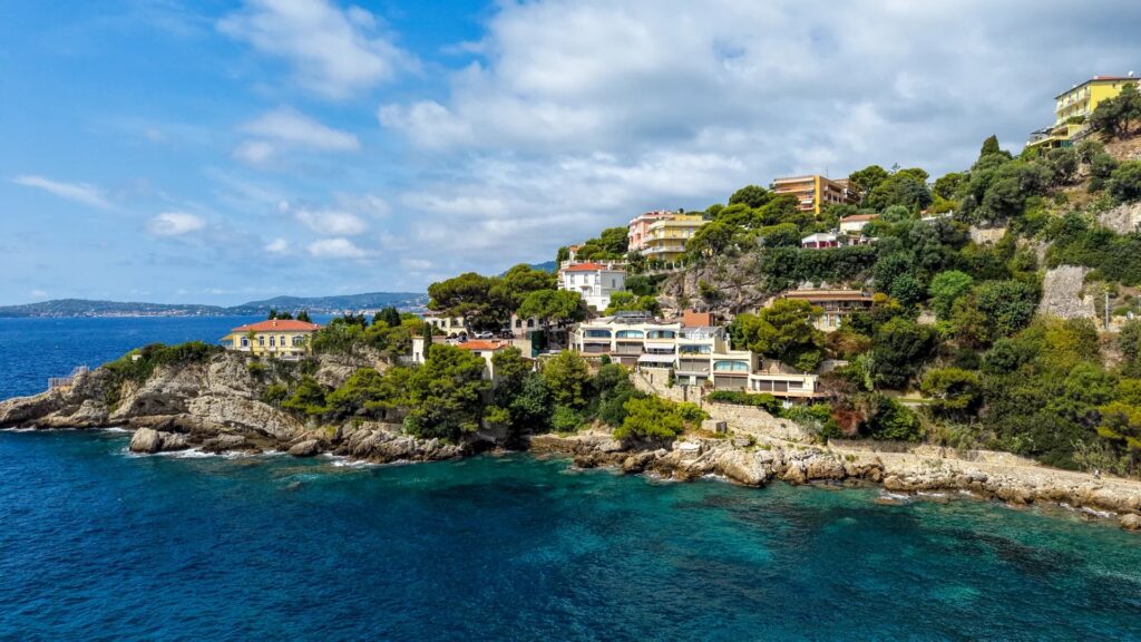 87281764 – Waterfront apartment to renovate in Cap d’Ail