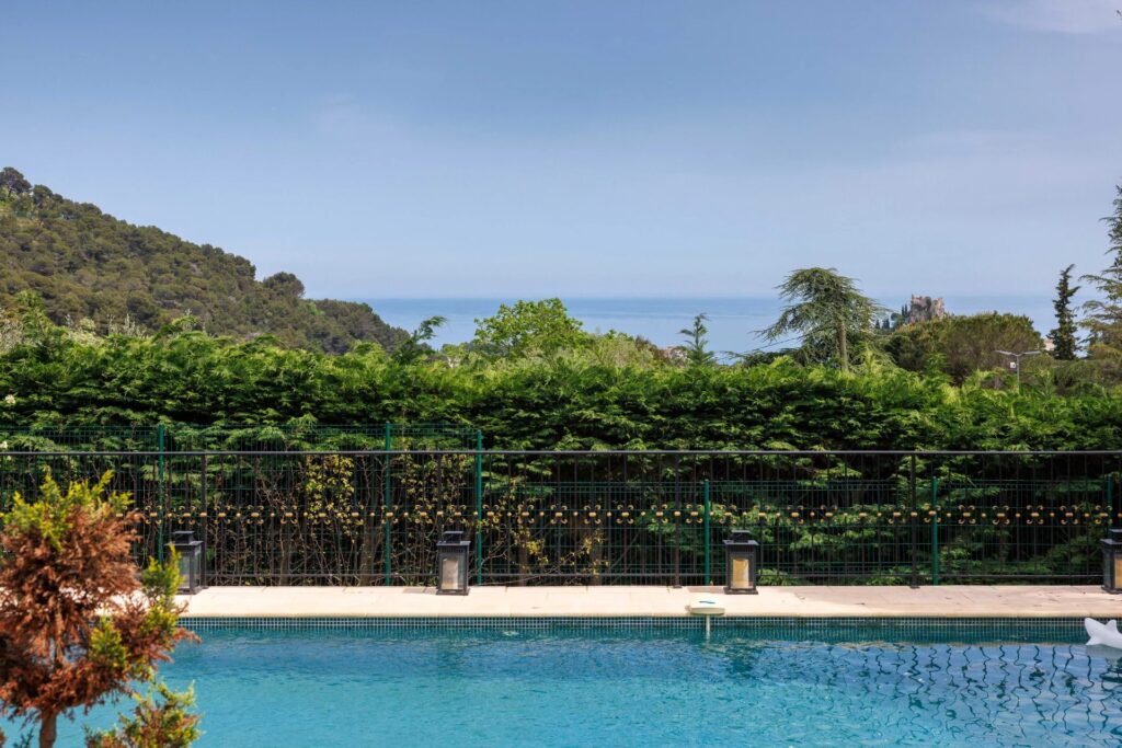 86165722 – Tastefully renovated villa with guest house and open views