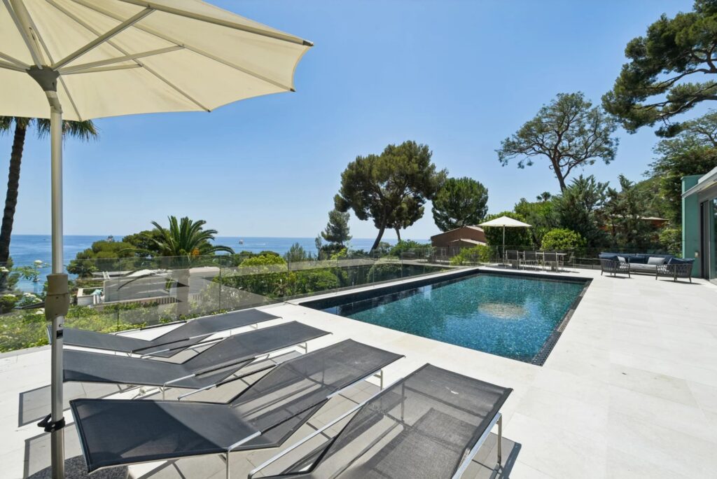 1071585 – Contemporary villa with panoramic sea views in Èze Bord de Mer