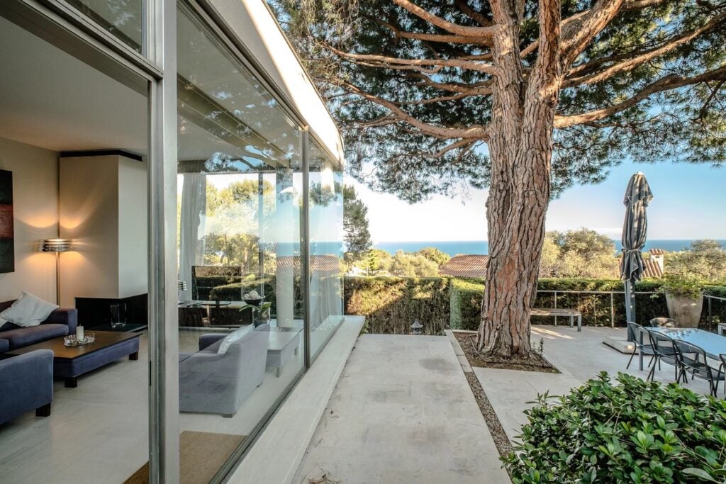 1071566 – Contemporary 5-bedroom villa with sea views in Saint-Jean-Cap-Ferrat