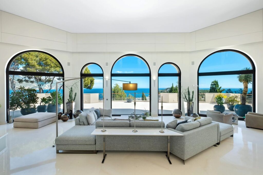 1071743 – Immaculate 8-bedroom villa with panorama views