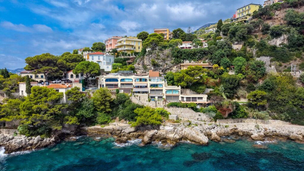 87281764 – Waterfront apartment to renovate in Cap d’Ail