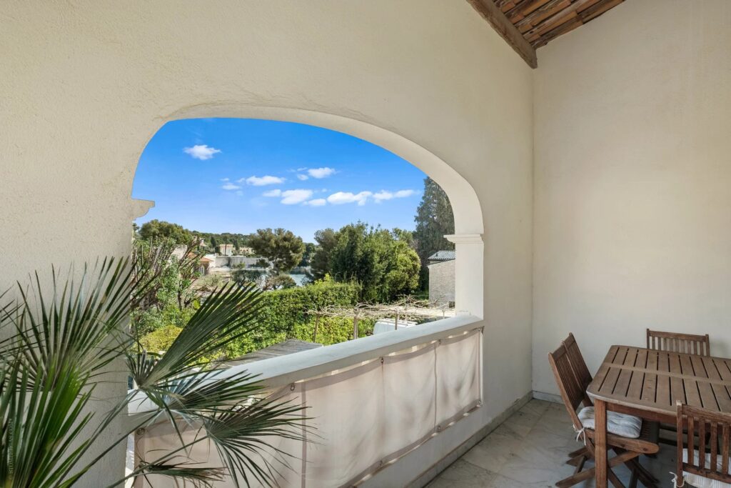 1071671 – Spacious 3-bedroom townhouse close to the beach