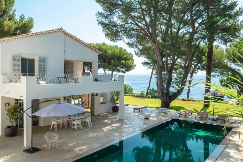 87113678 – Villa provençale en deuxième ligne avec jardins plats, piscine chauffée et vue sur la mer