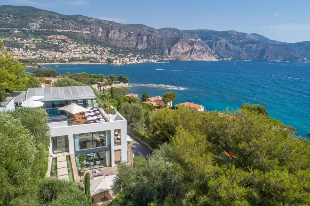 2545018 – Contemporary 5-bedroom villa with panoramic view