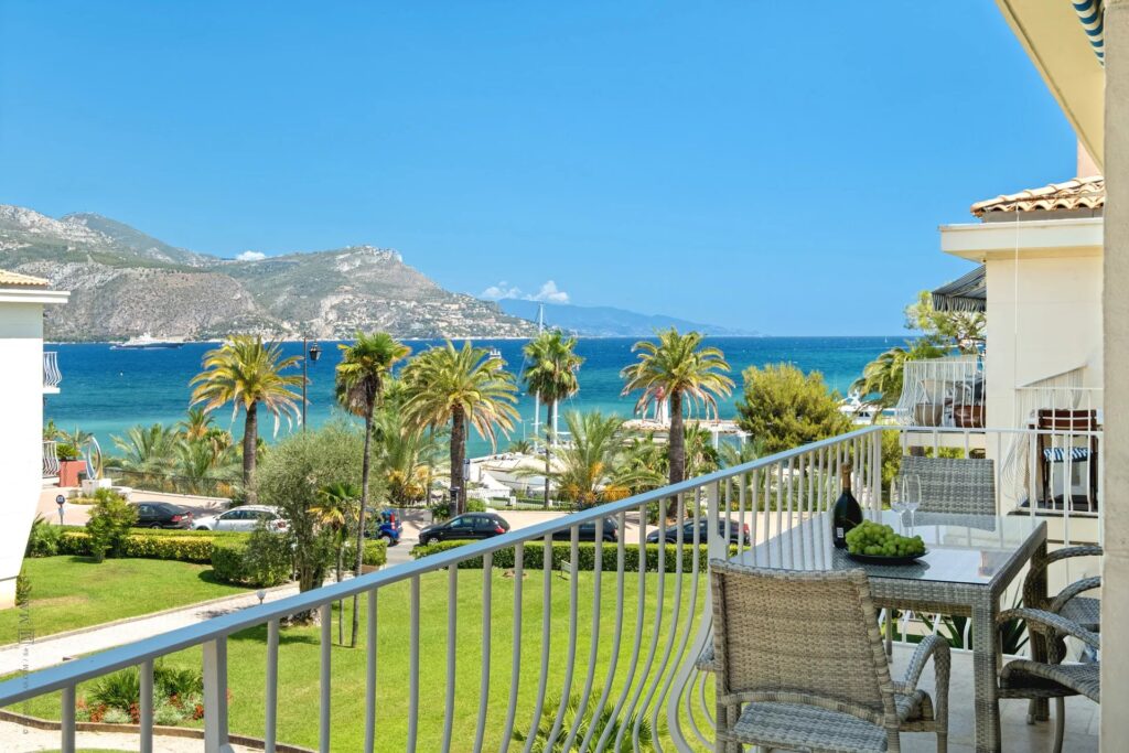 7286602 – Renovated top-floor apartment with sea views in Saint-Jean