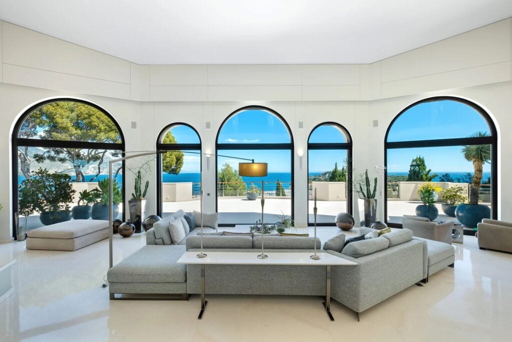 1071743 – Immaculate 8-bedroom villa with panorama views