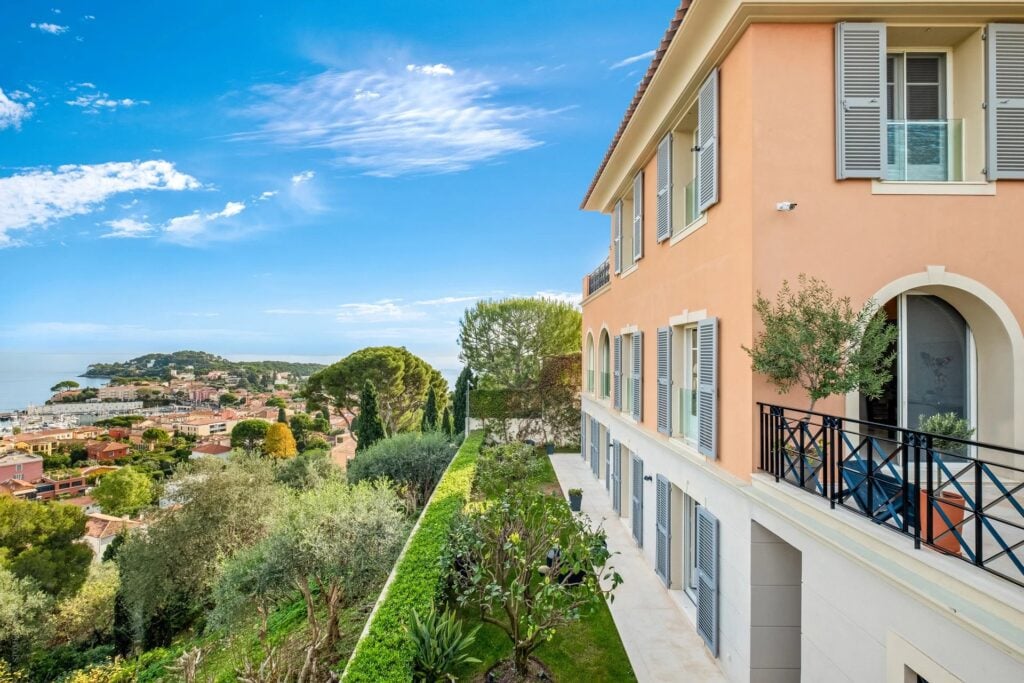 1071805 – Elegant villa with panoramic sea views in Saint-Jean-Cap-Ferrat